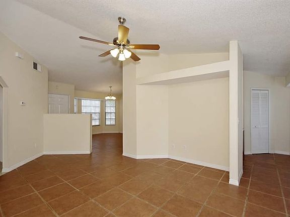 4th image of 3049 Waterman St