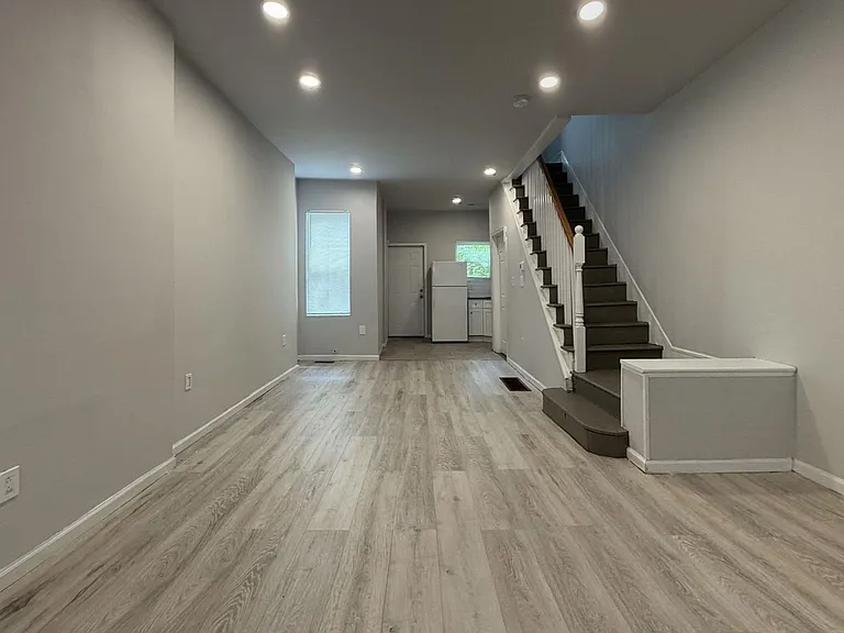 2229 N Cleveland St — Photo 12