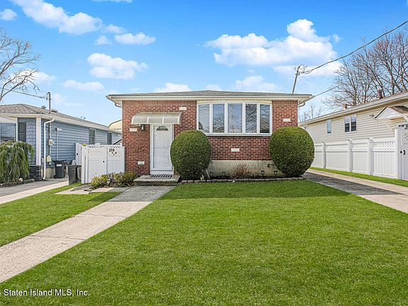 2nd image of 258 Woods Of Arden Rd