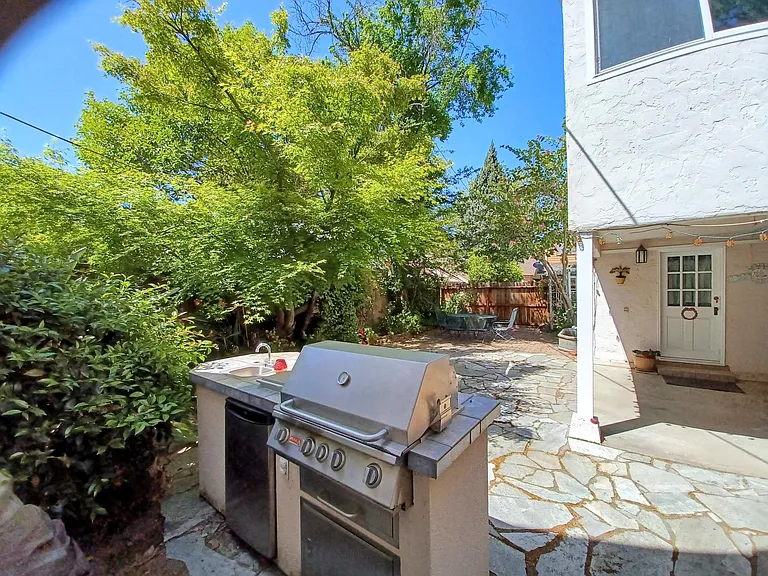 Outdoor kitchen