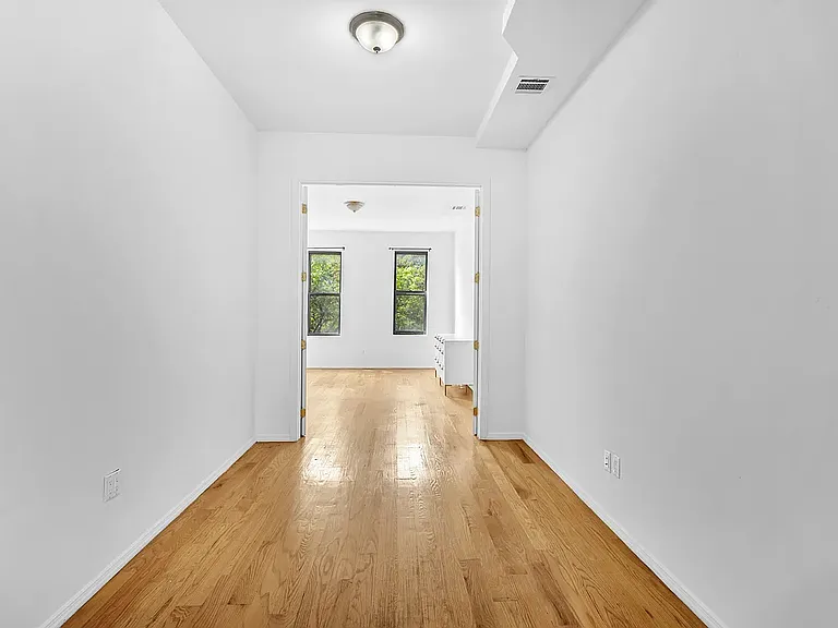 211 Knickerbocker Ave #3L — Photo 4