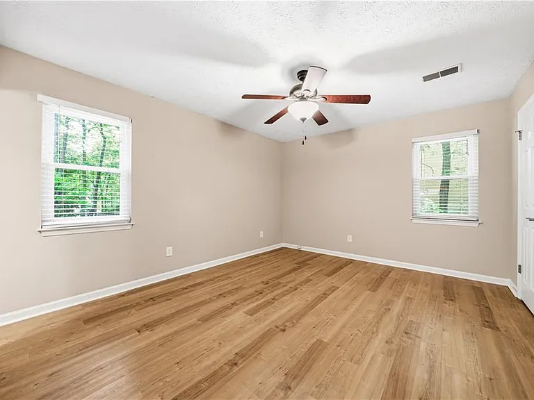 3773 Memorial Pkwy NW — Photo 18