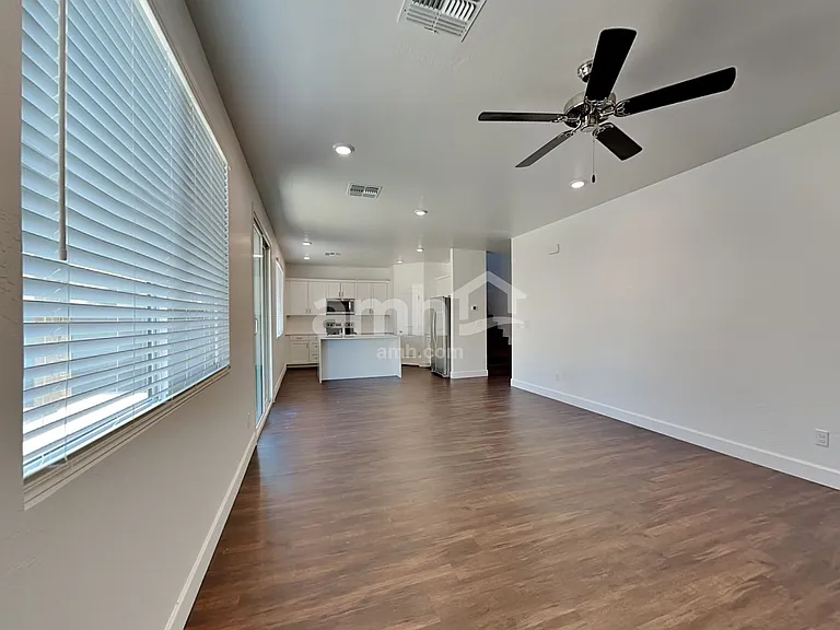 17138 W Golden Ln — Photo 6