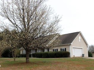 225 Fieldstone Dr, Mount Airy, GA 30563