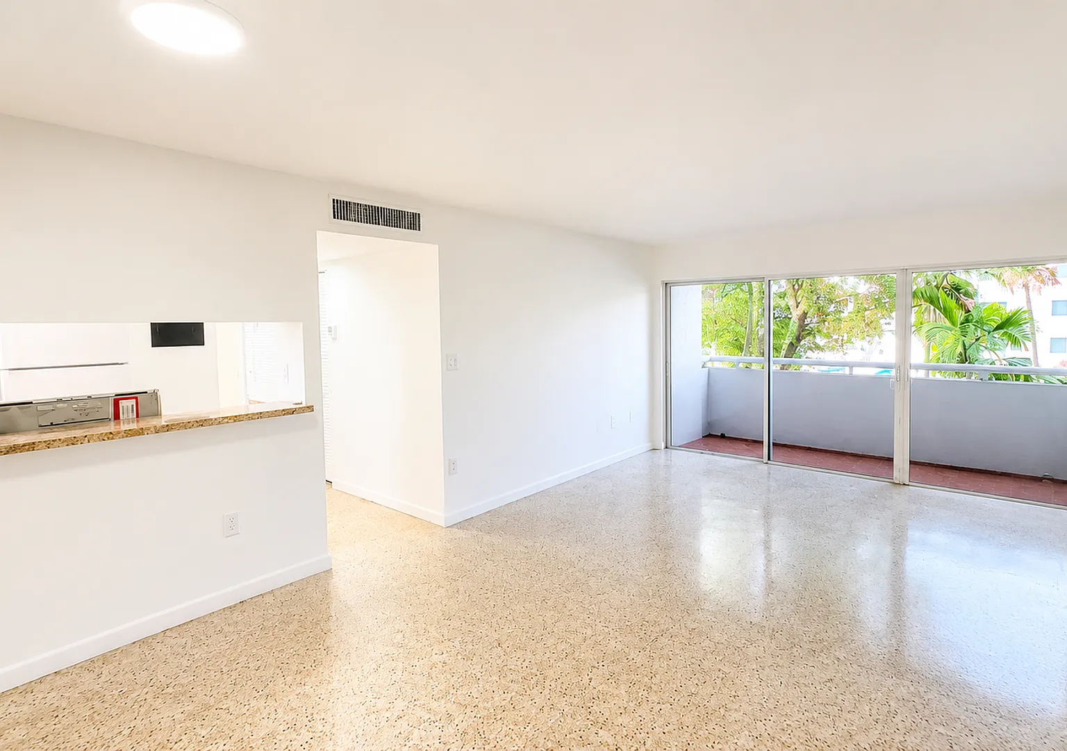 Giovanna Apartments — Photo 2
