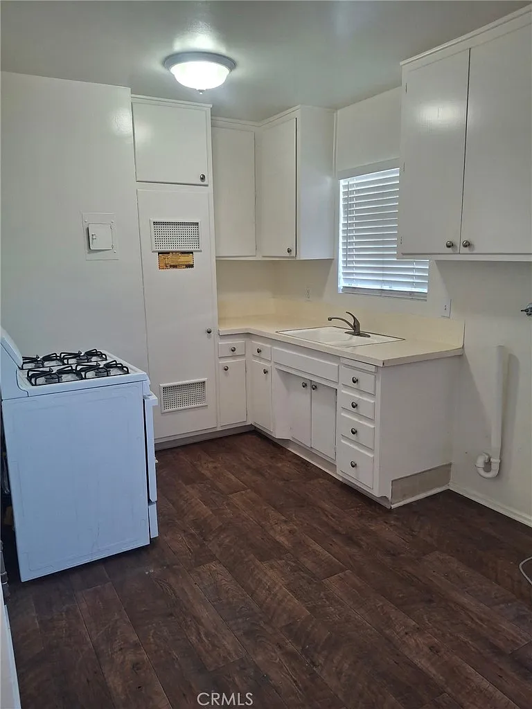 1 bed, 650 sqft, $2,100 — Photo 3