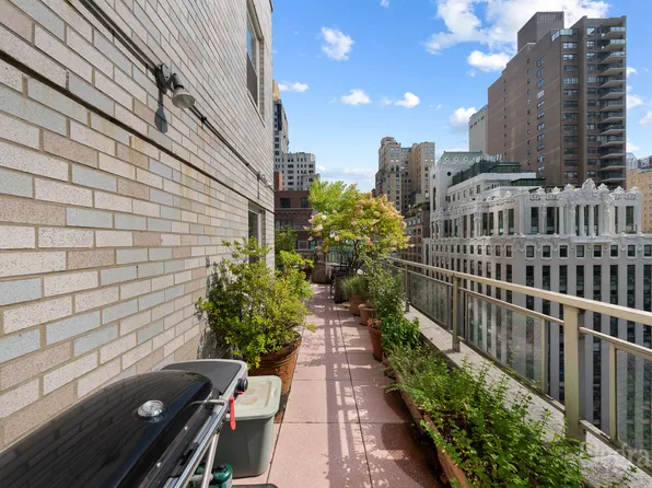 100 West 57th Street image 11 of 13