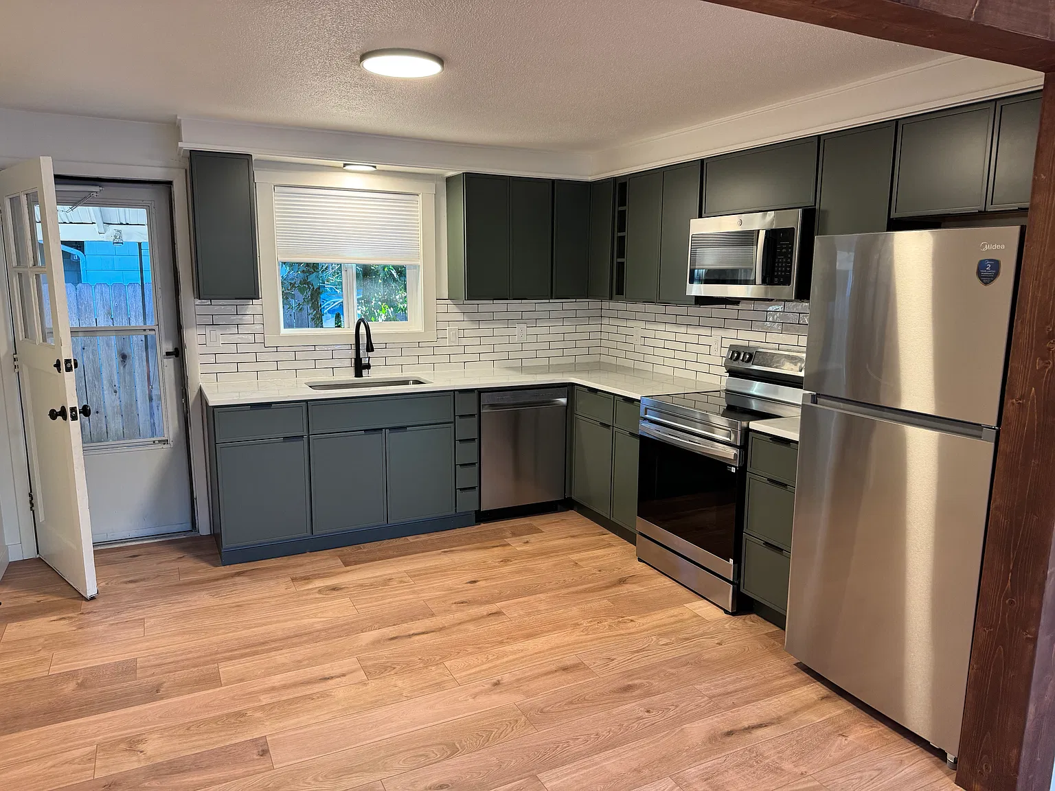 2 bed, 689 sqft, $2,050 — Photo 1
