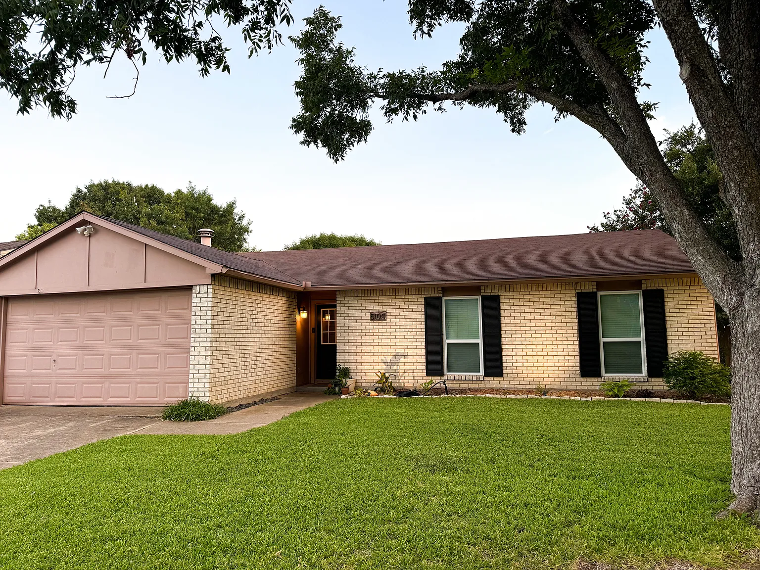 3 bed, 1335 sqft, $2,280 — Photo 2