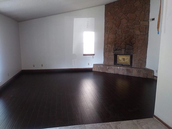 2nd image of 1814 Twisted Oak Dr