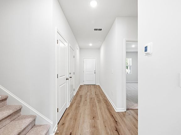 5th image of 446 Edith Ct