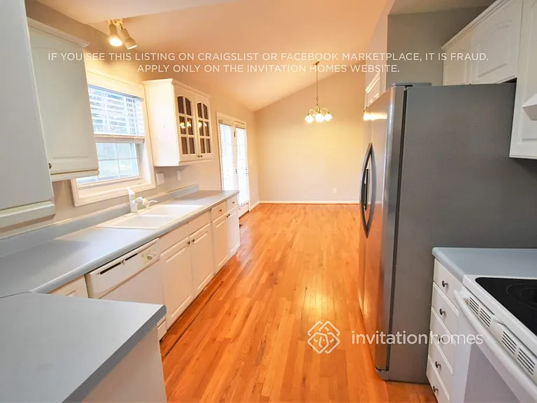 3996 Leinbach Dr — Photo 5