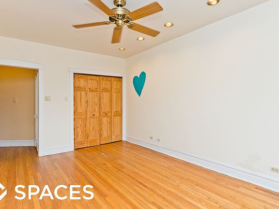 2nd image of 4615 N Rockwell St #Unt1