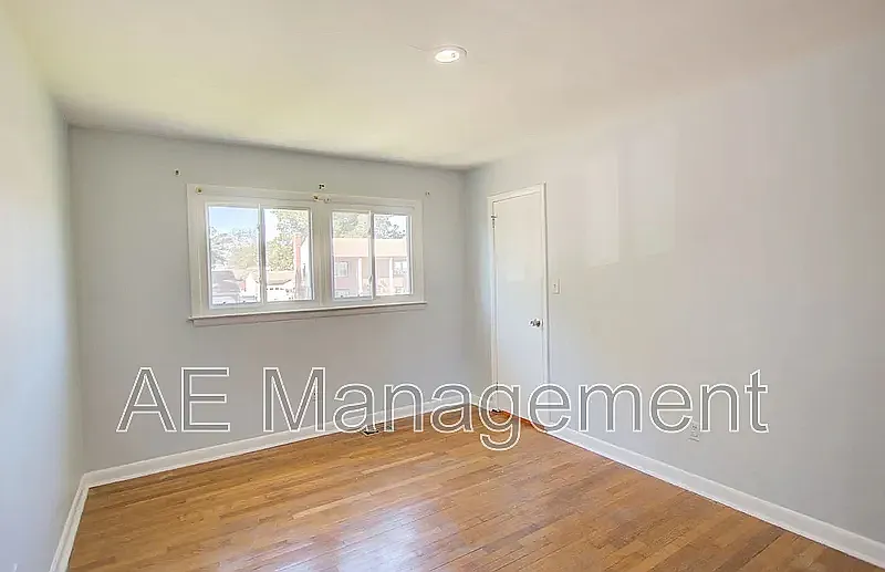 4 bed, 1796 sqft, $2,500 — Photo 4