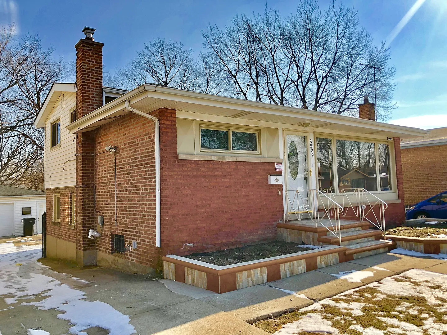 8529 S Woodlawn Ave photo 1