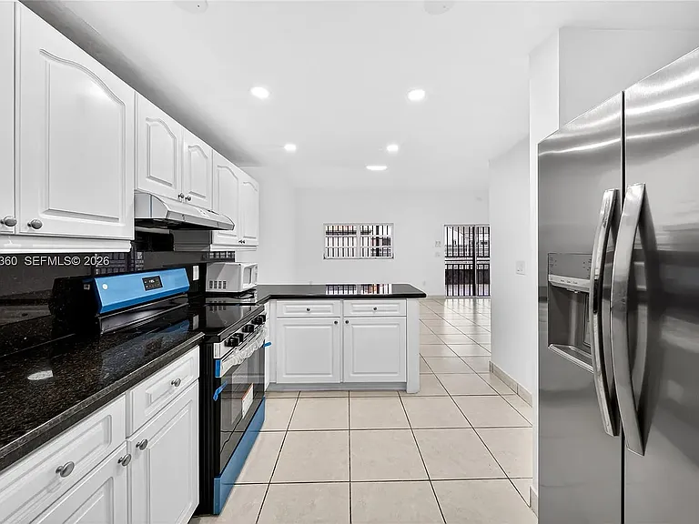 929 W Beacon Ave — Photo 11