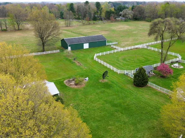 1155 S Bainbridge Center Rd, Benton Harbor, MI 49022