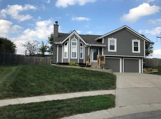 102 Betsy Ct, Smithville, MO 64089