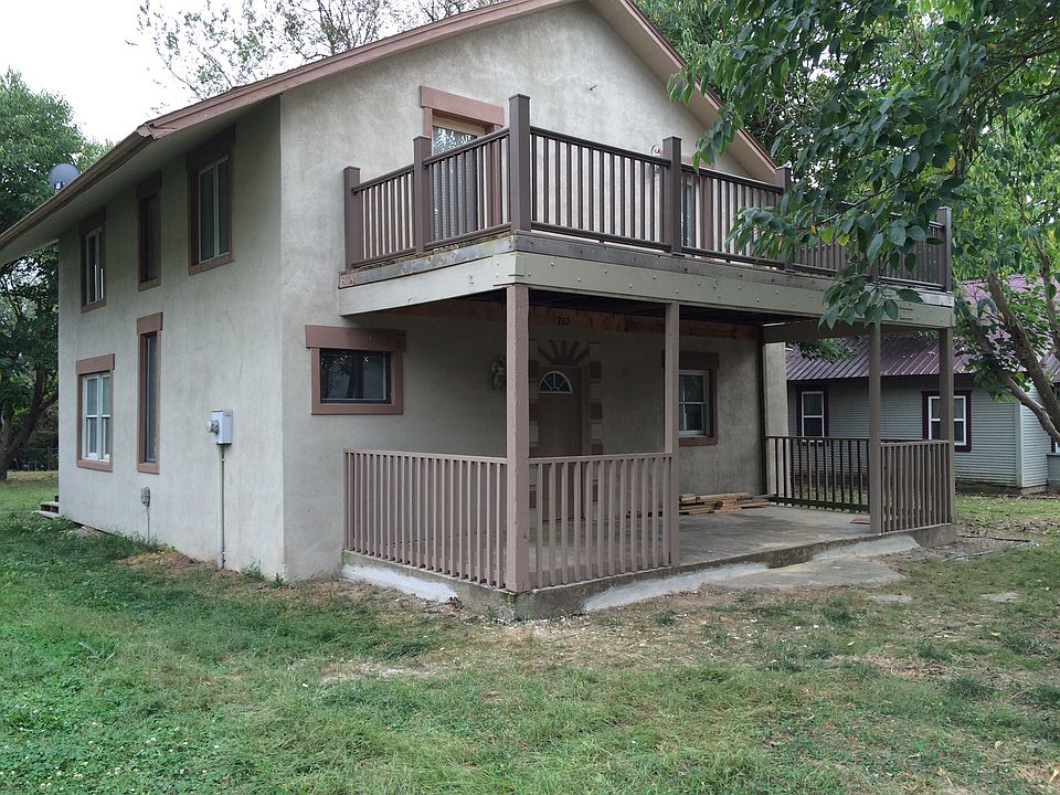 2nd image of 202 5th Ave SW