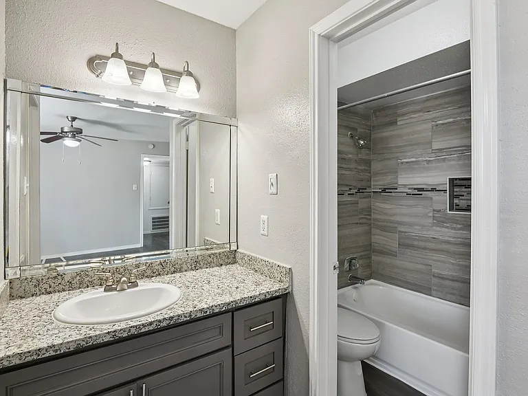 29-web-or-mls-Briar Forest Dr-S1303-029