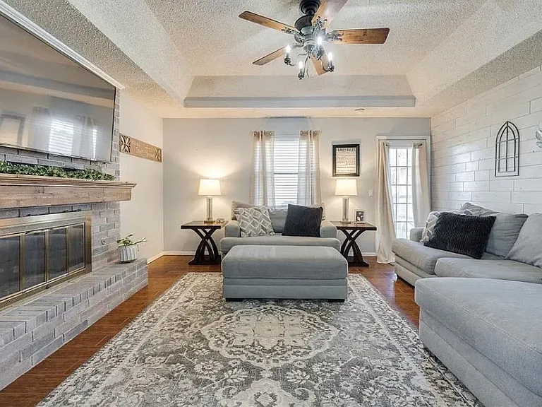 2624 Homestead Dr — Photo 2