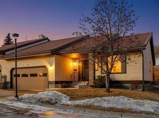 118 SE Strathcona Rd SW #8, Calgary, AB T3H1P3