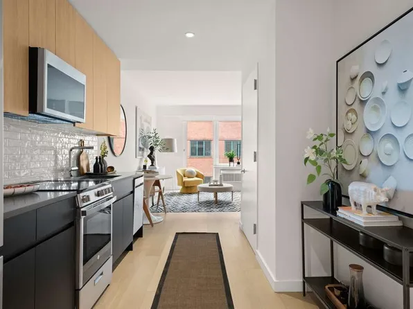 425 Summit Avenue image 20 of 24