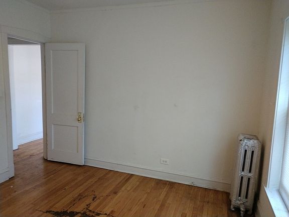 5th image of 1938 W Birchwood Ave #1
