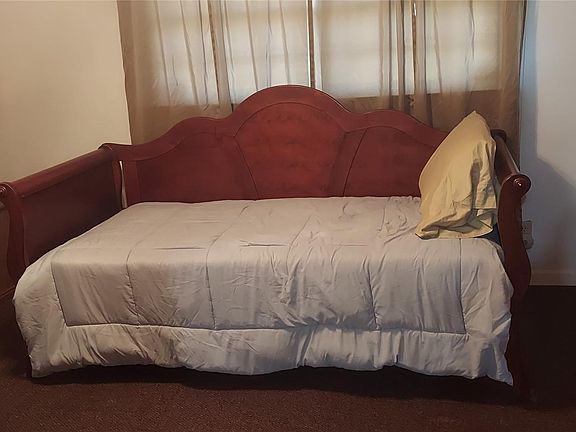 4th image of 303 Hinson Dr