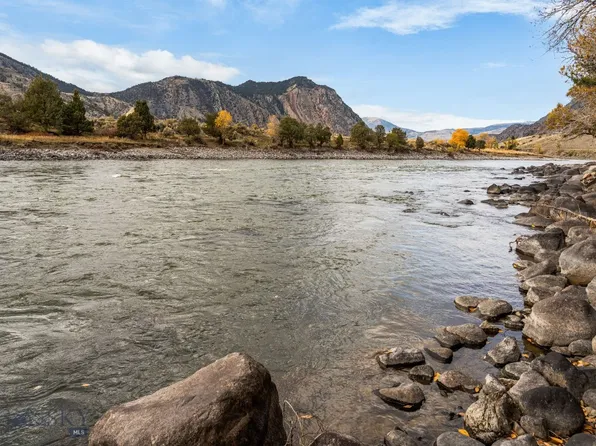 453 Us Highway 89 S, Gardiner, MT 59030