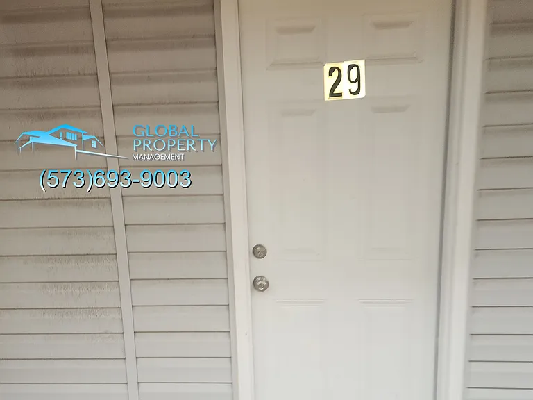 Lakefront Apartments — Photo 45
