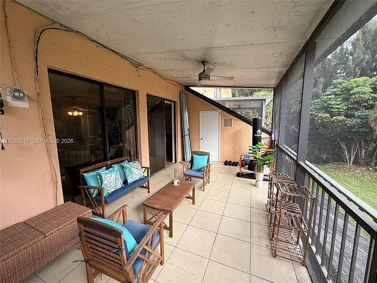 450 Commodore Dr #306 — Photo 6