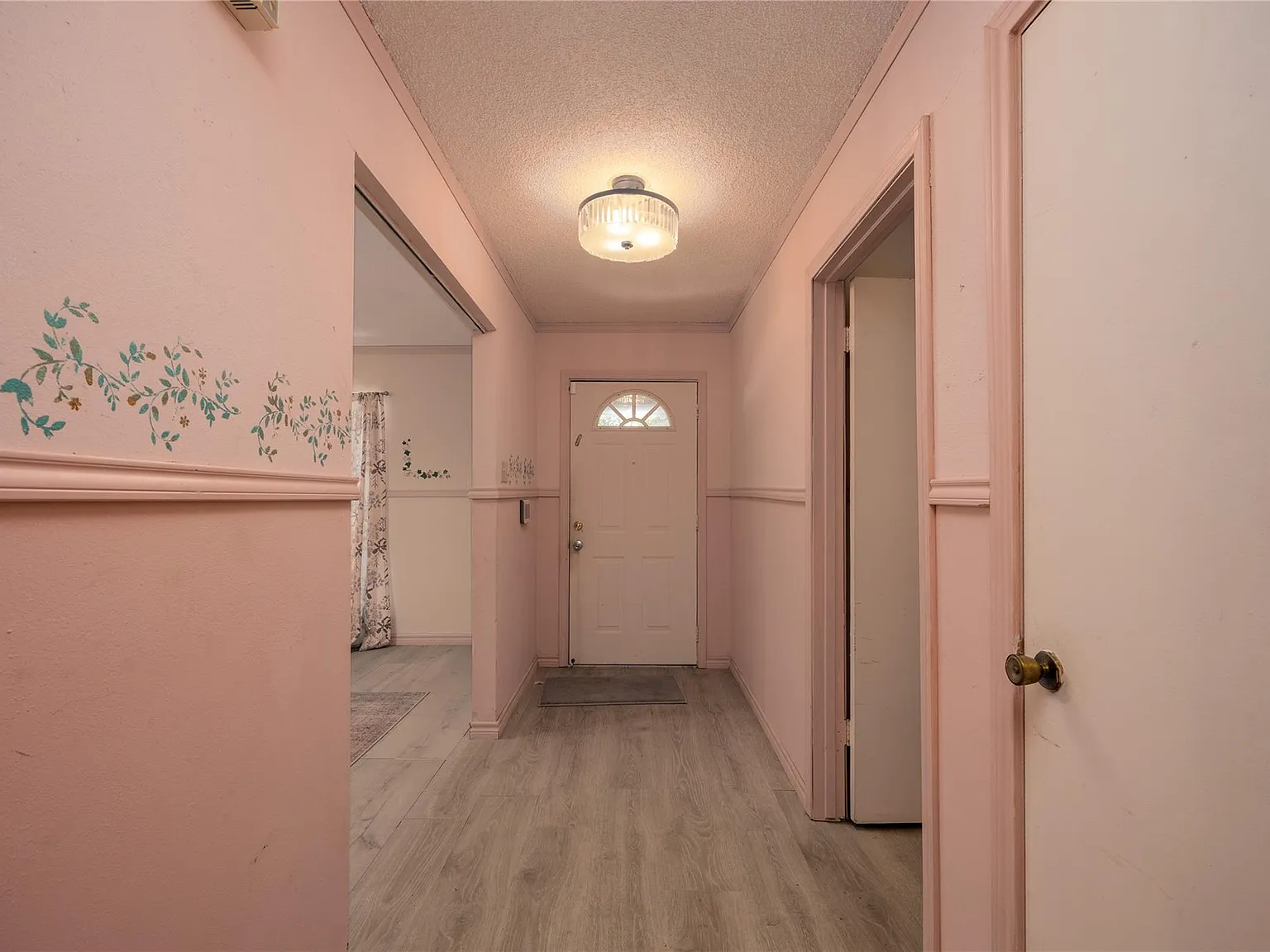 3 bed, 2.0 bath, 1733 sqft, $1,600 — Photo 4