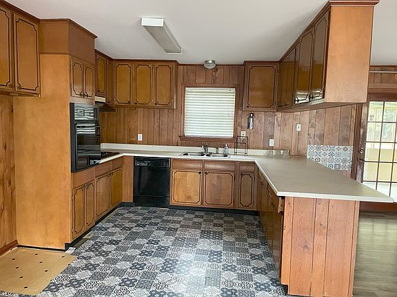 3rd image of 2301 S Main St