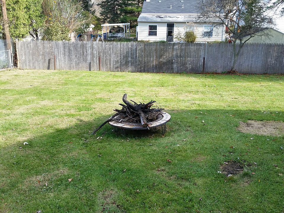 2nd image of 2104 Eileen Rd