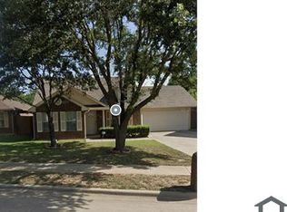 719 Peach St, Arlington, TX 76011