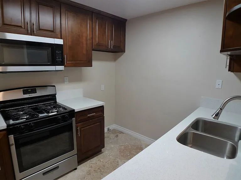 North Tower Apts — Photo 86