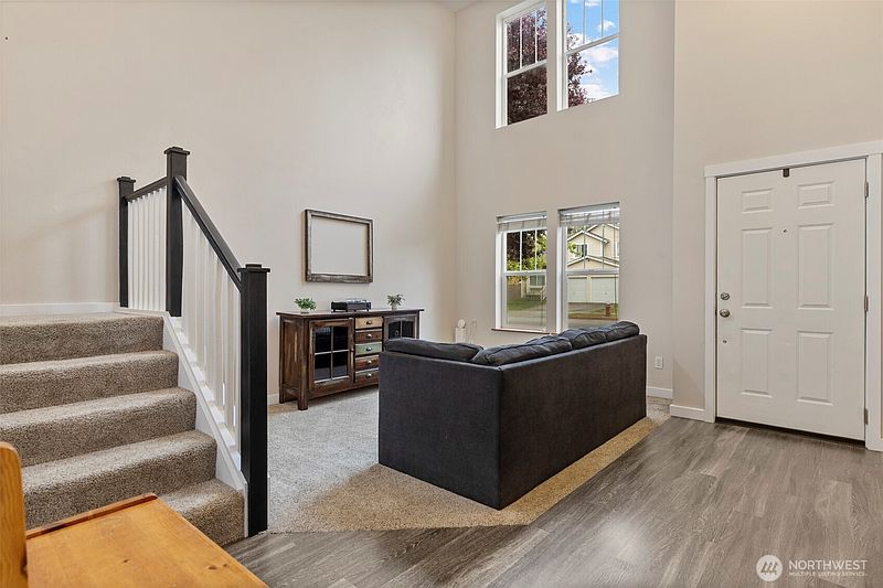 3rd image of 16076 Lakeview Avenue SE