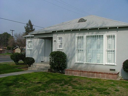 2nd image of 4203 E Lyell Ave