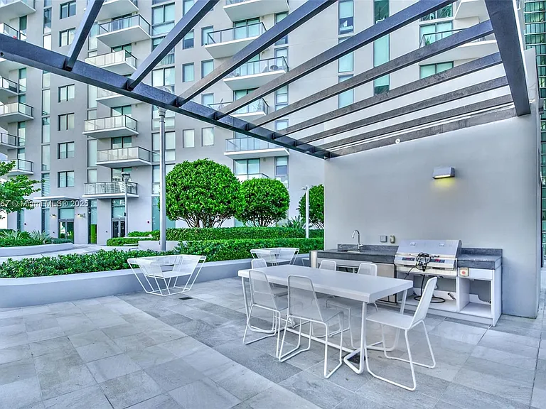 501 NE 31st St #410 — Photo 47