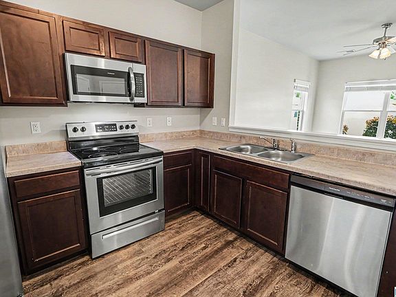 3rd image of 799 The Heights Ln