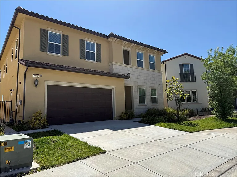 19042 Martino Ct — Photo 37