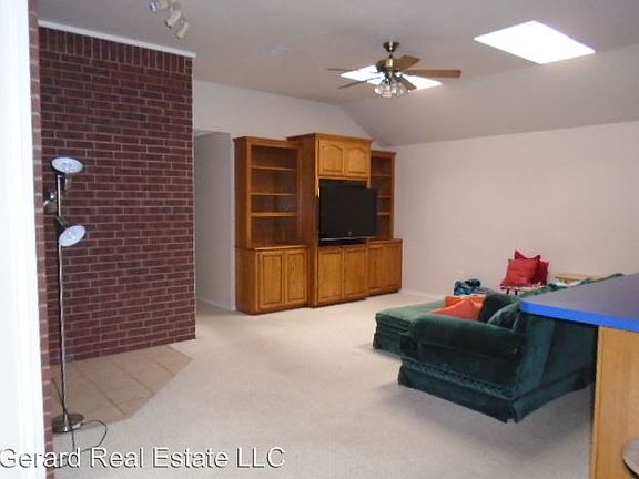 4th image of 2549 Cloverleaf Ln