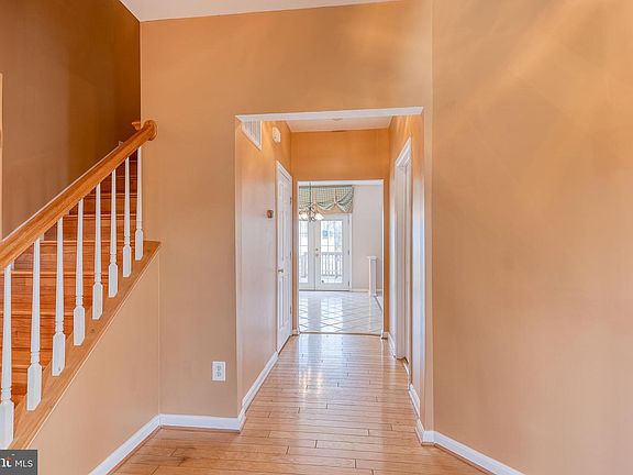 4th image of 26 Newbury Dr