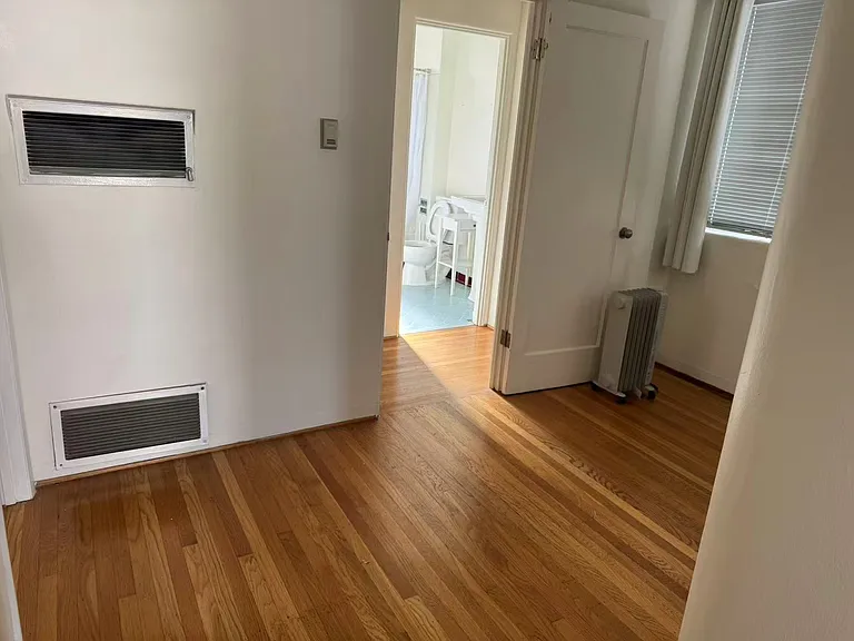 1686 Oxford St #1686 — Photo 3