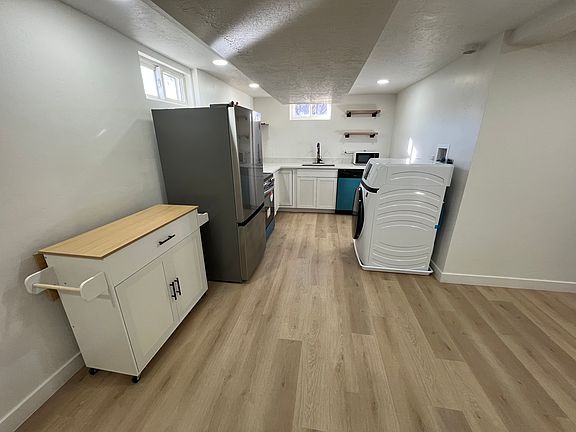 5th image of 7744 S Chapel St