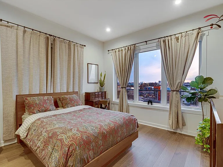 411 Fairpoint St #202 — Photo 38