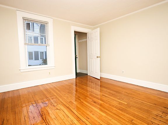 2nd image of 32 Sheppard Ave #32