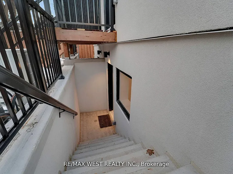 521 Saint Johns Rd #LOWER — Photo 2