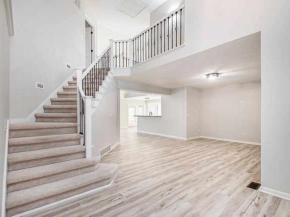 4th image of 53260 Monterey Dr